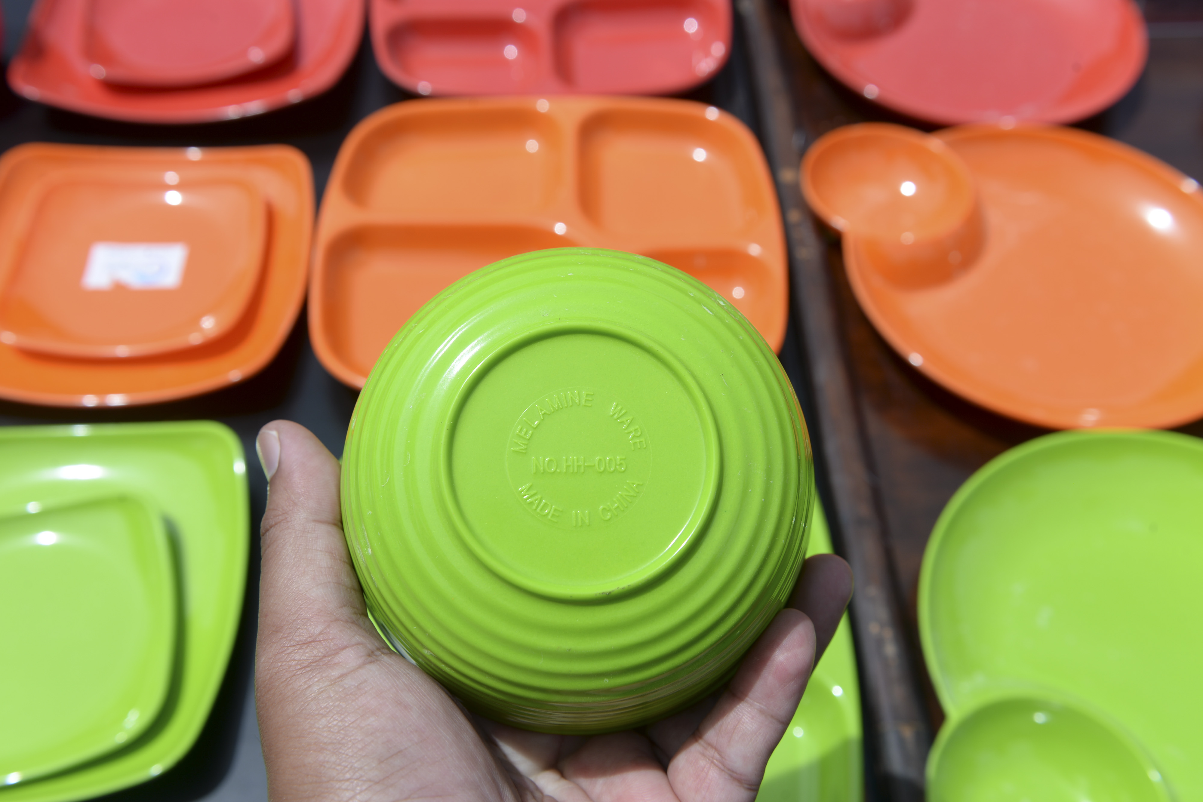 Pemusnahan Produk Melamin Tidak Memenuhi SNI