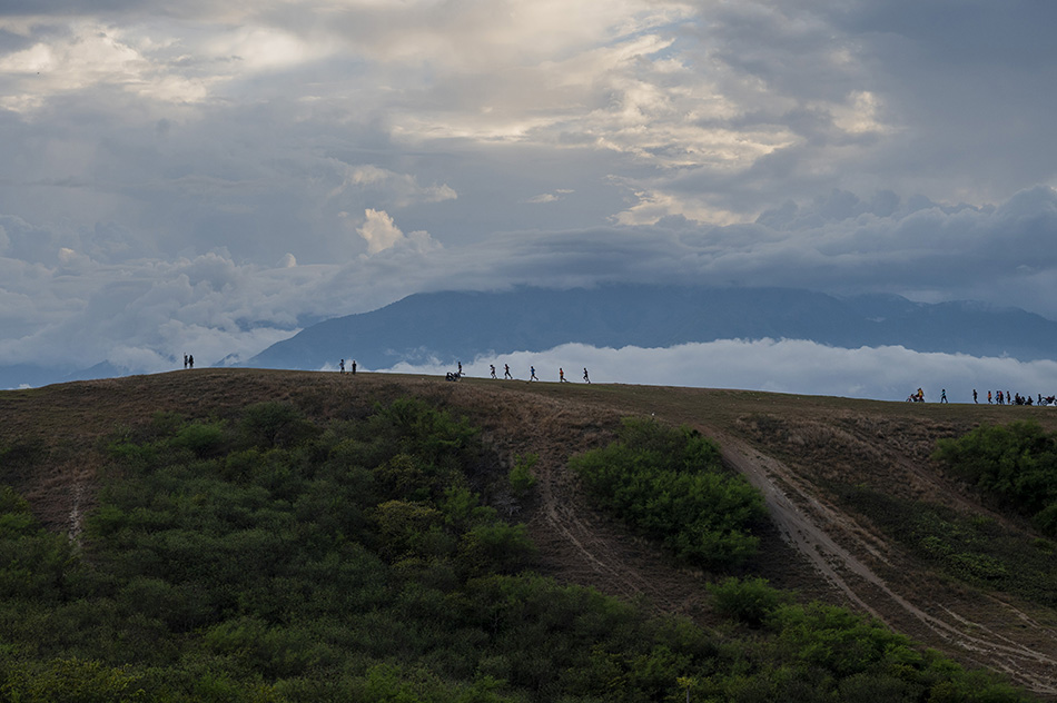 Lari Lintas Alam di Perbukitan Tondo