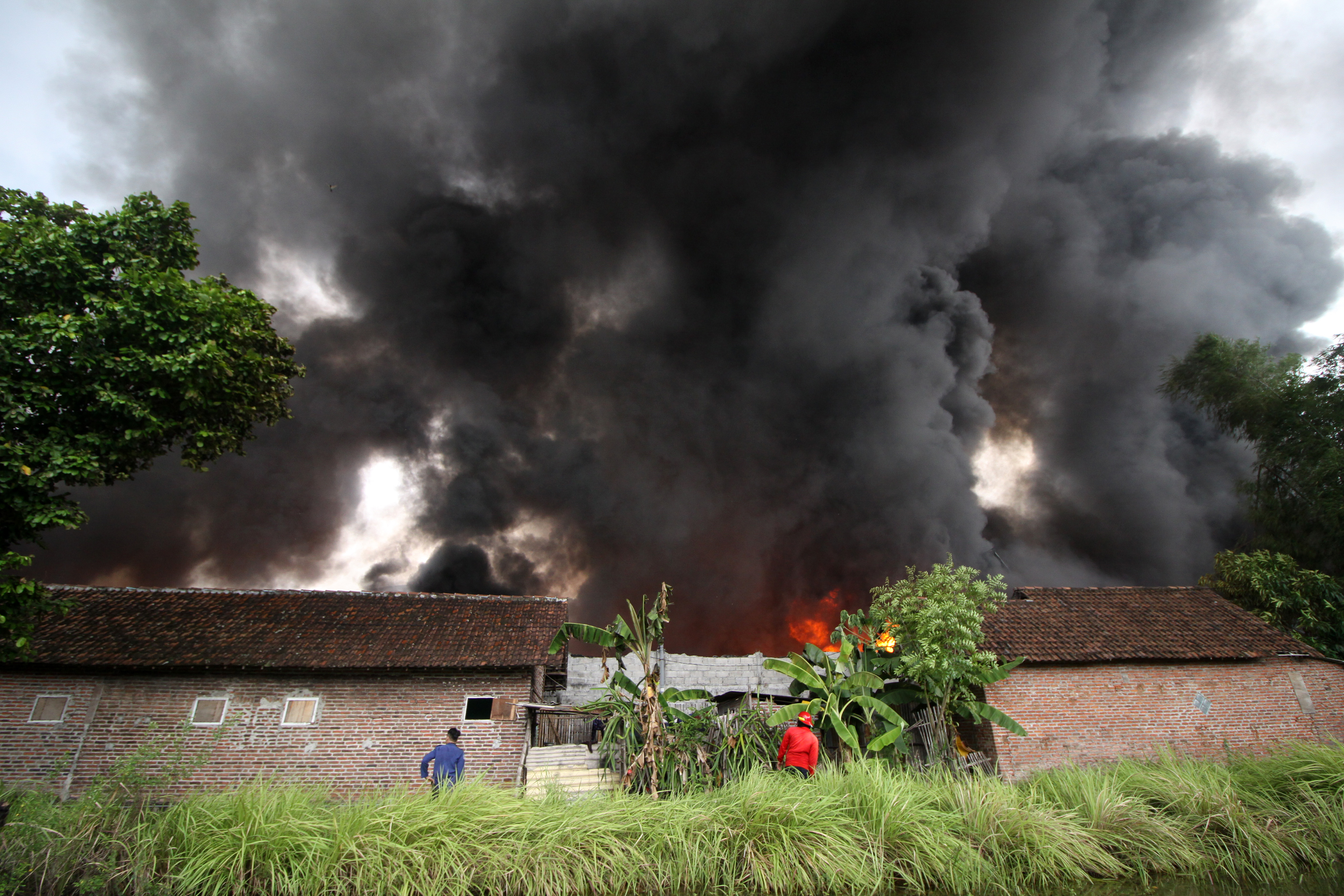 Kebakaran Pabrik Palet Plastik