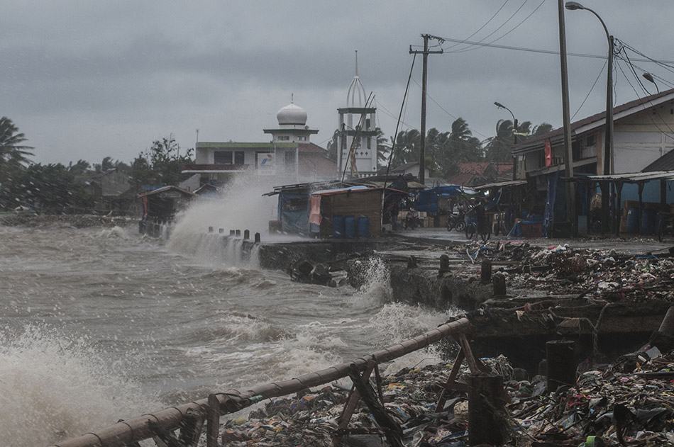 Waspada Gelombang Tinggi di Perairan Selat Sunda