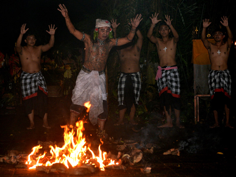 Pementasan Three Bali Spirit