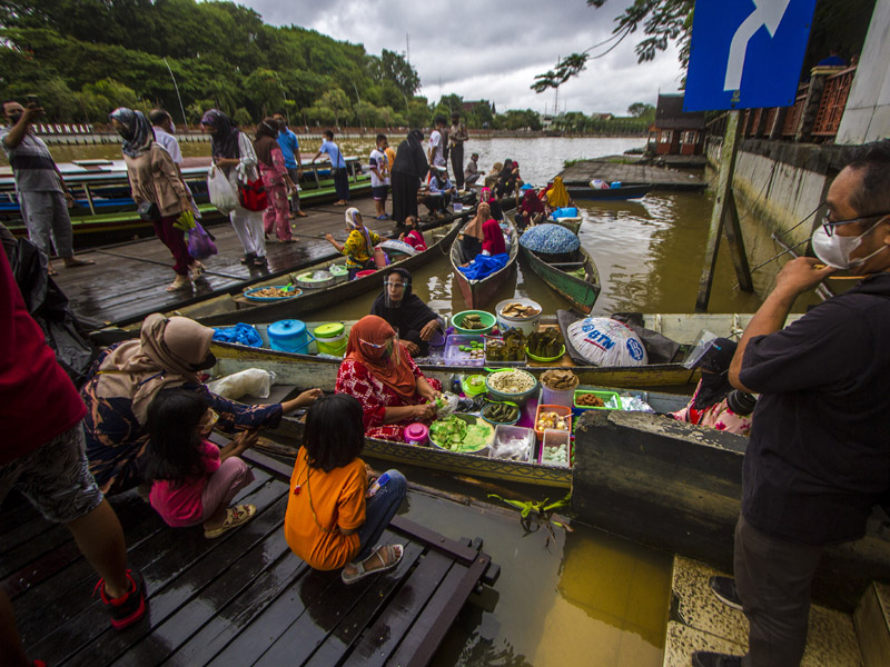 Wisata Pasar Terapung Di Banjarmasin