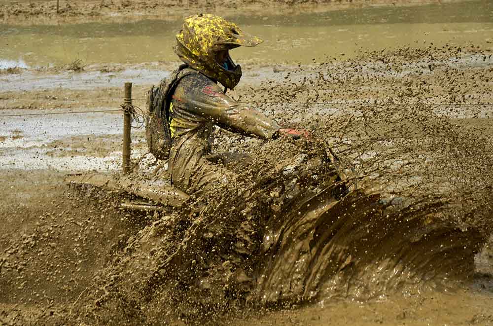 Balapan Motor Pengangkut Gabah