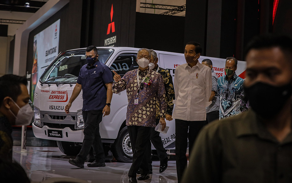 Jokowi Kunjungi GIIAS 2021