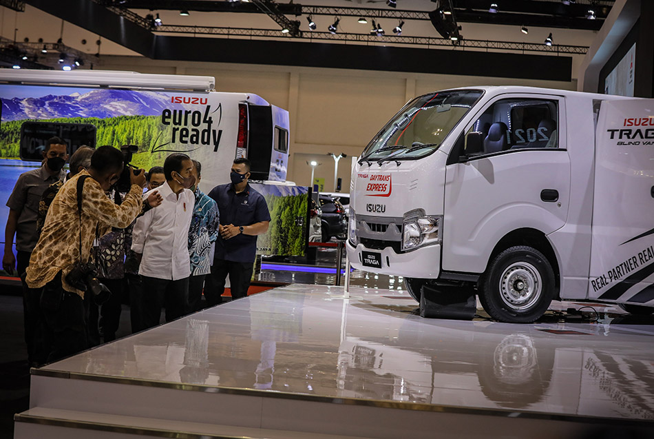 Jokowi Kunjungi GIIAS 2021