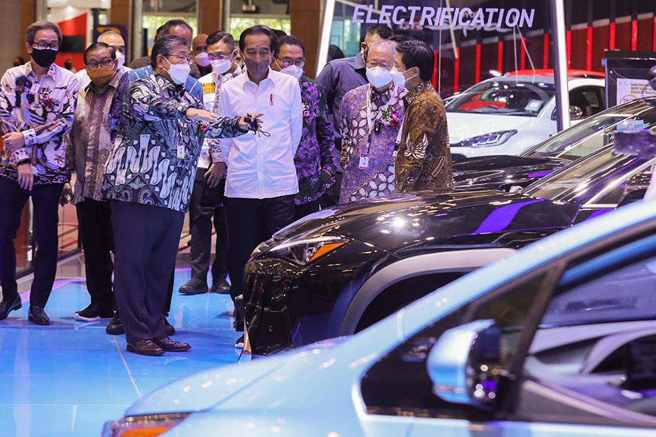 Jokowi Kunjungi GIIAS 2021