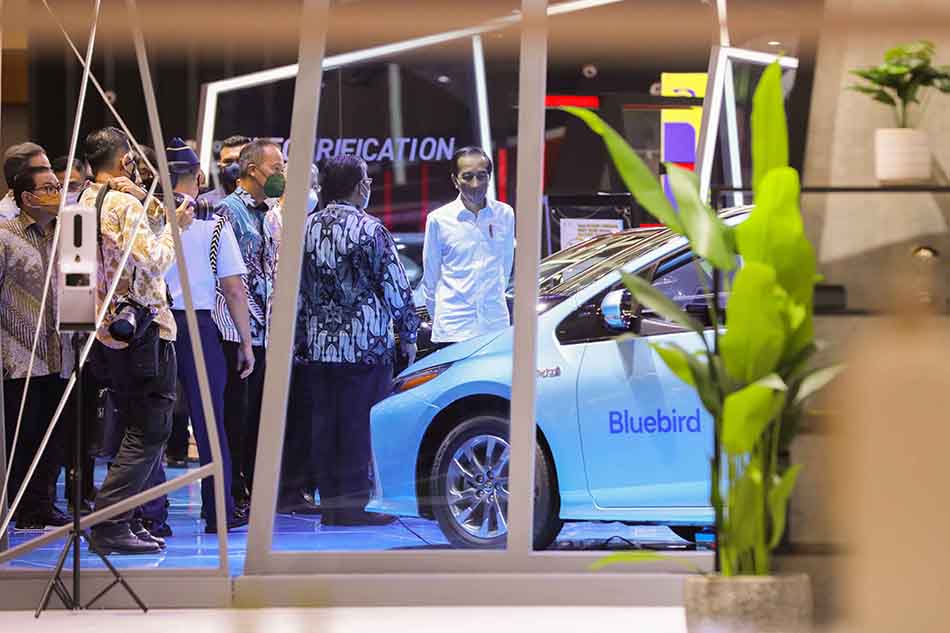 Jokowi Kunjungi GIIAS 2021