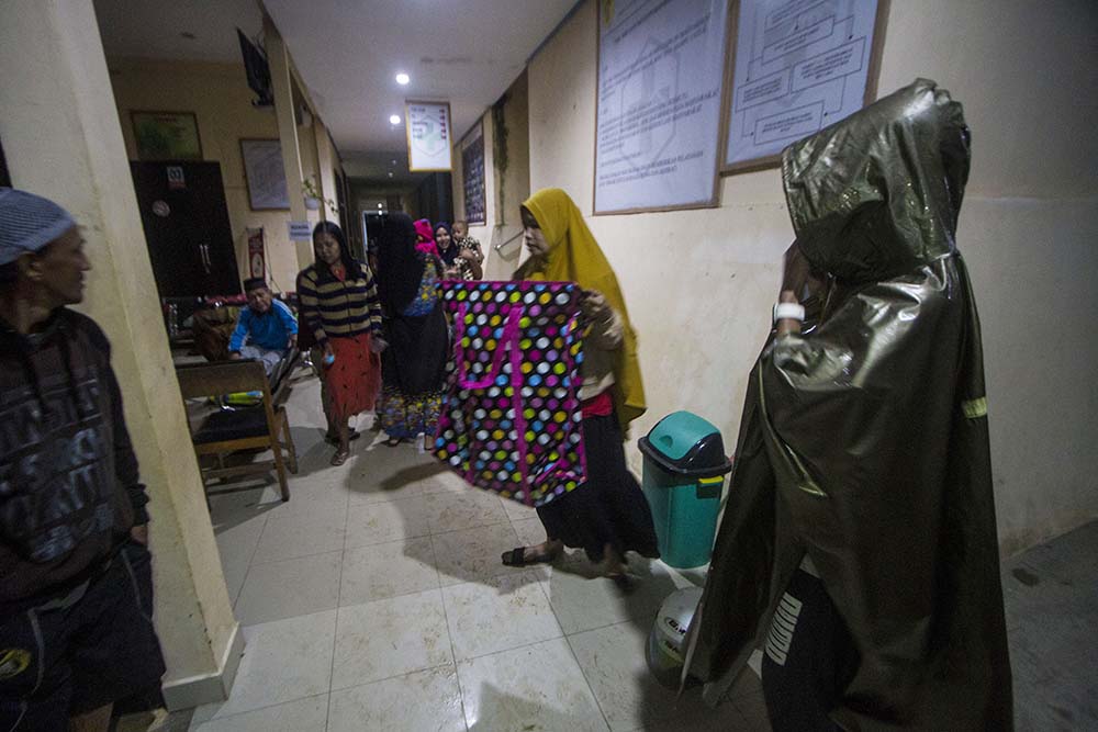 Sungai Hantakan Meluap, Warga Mengungsi 