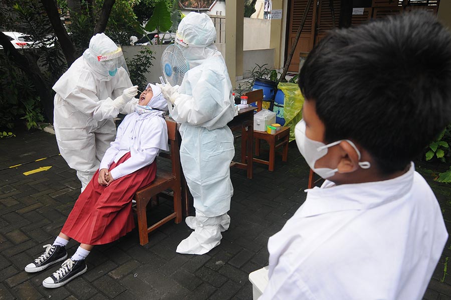 Tes PCR Secara Acak Siswa Sekolah Dasar di Solo 