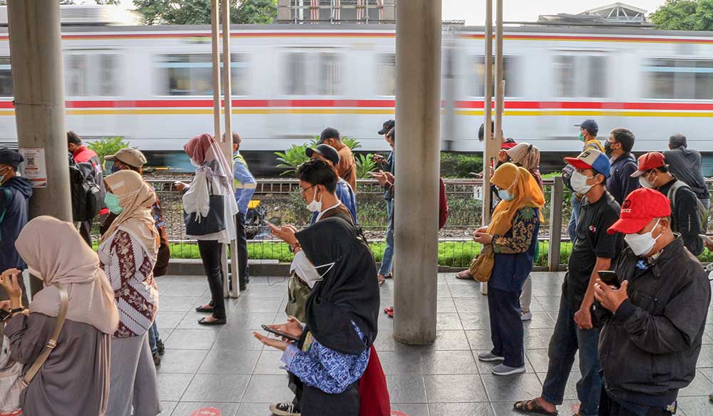 Pengguna KRL Bertambah