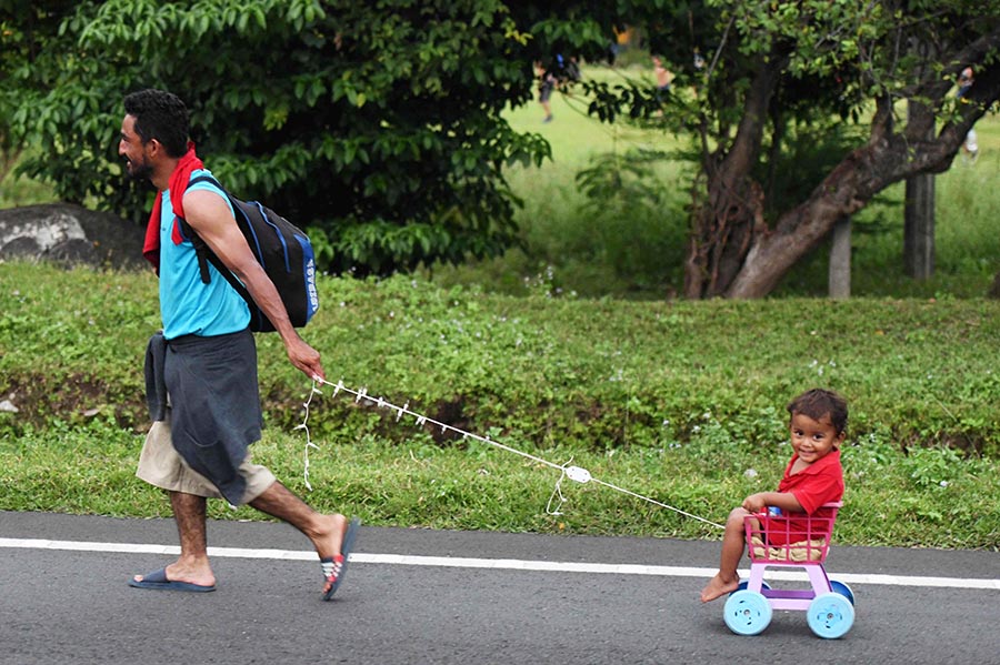 Ribuan Imigran Berjalan Mencari Martabat Menuju Amerika  