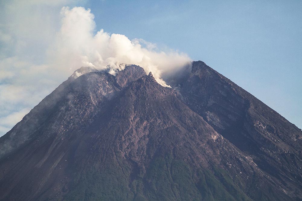 Guguran Material Vulkanis Gunung Merapi