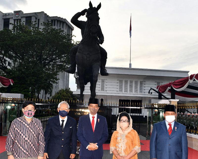 Presiden Jokowi Resmikan Patung Bung Karno Menunggang Kuda 