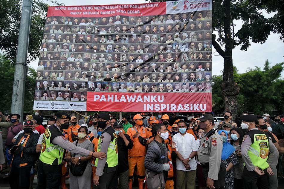  Upacara Peringatan Hari Pahlawan di TMP Kalibata 