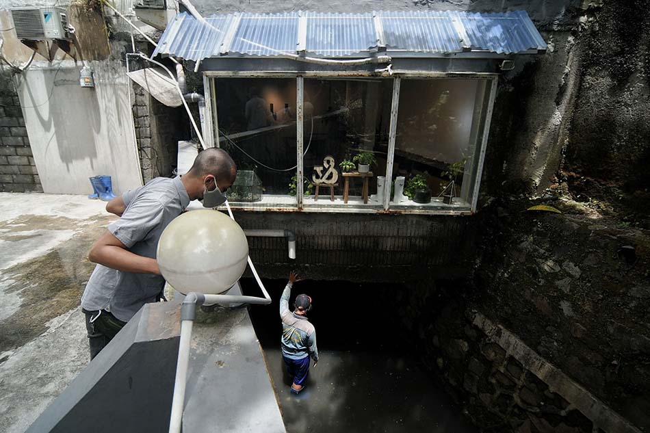 Bangunan di Atas Saluran Air di Kemang Utara