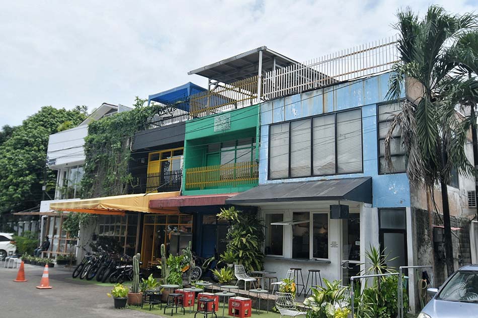 Bangunan di Atas Saluran Air di Kemang Utara