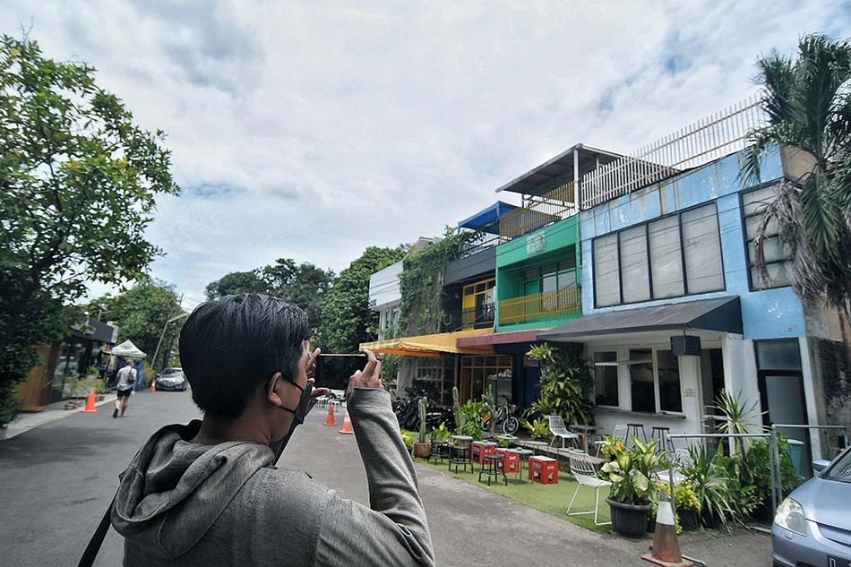 Bangunan di Atas Saluran Air di Kemang Utara