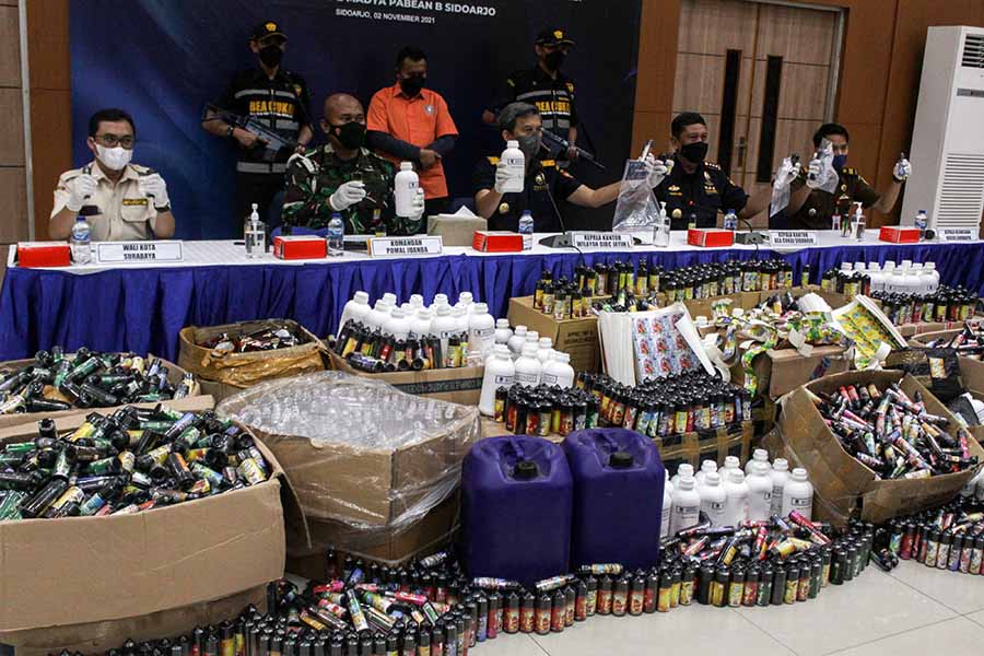 Bea Cukai Sidoarjo Sita 14.338 Botol Cairan Rokok Elektrik Ilegal 