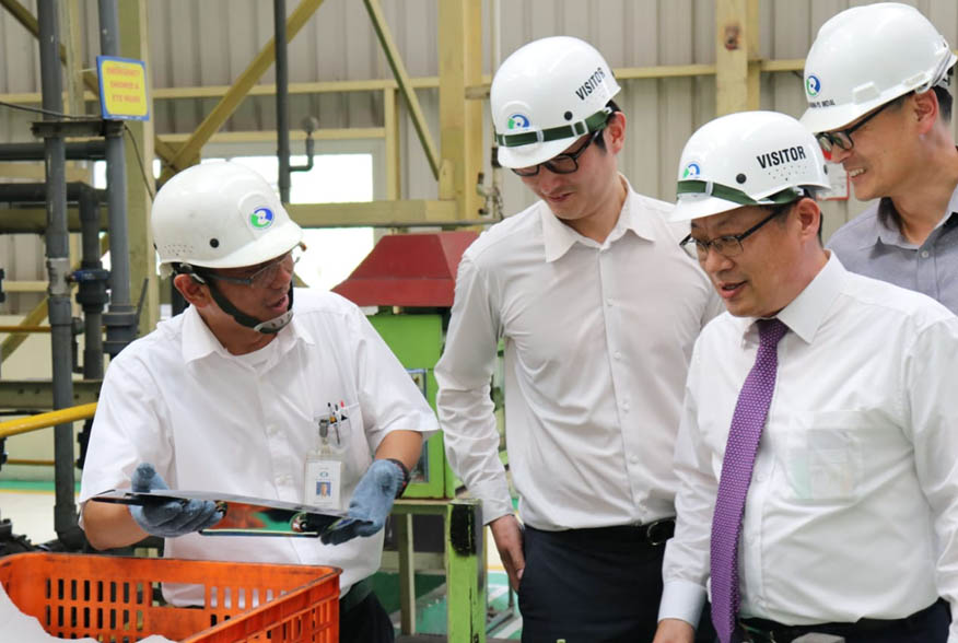 Teknologi Robot Pembuat Komponen Otomotif