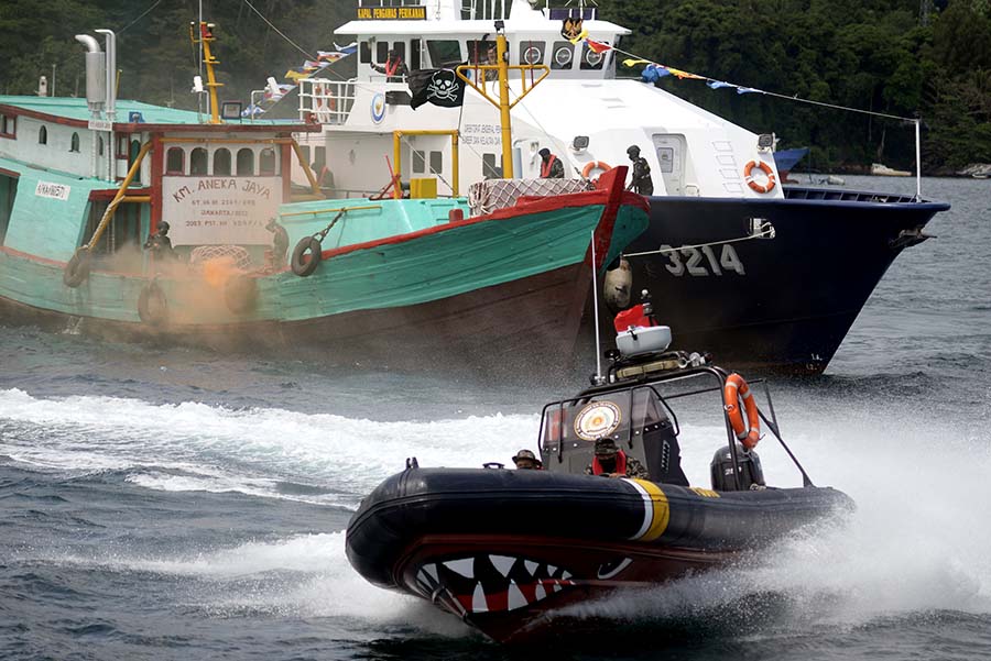 Simulasi Penangkapan Kapal Ikan Asing di Perairan Lembeh 