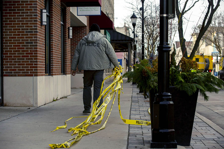 Parade Natal Berdarah di AS 5 Tewas 40 Luka-Luka 