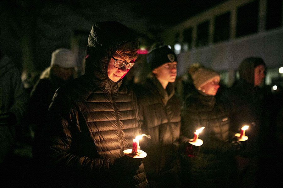 Parade Natal Berdarah di AS 5 Tewas 40 Luka-Luka 