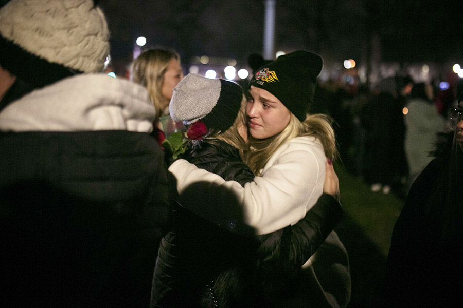 Parade Natal Berdarah di AS 5 Tewas 40 Luka-Luka 