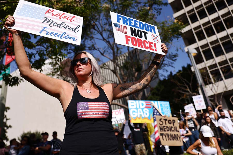 Aksi Warga Los Angeles Menolak Batas Waktu Vaksinasi