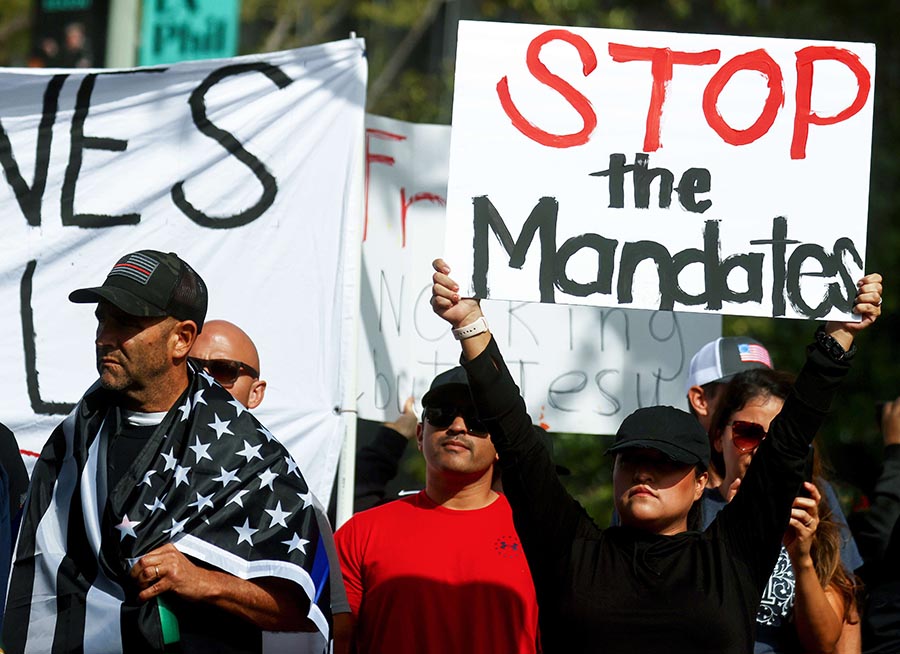 Aksi Warga Los Angeles Menolak Batas Waktu Vaksinasi