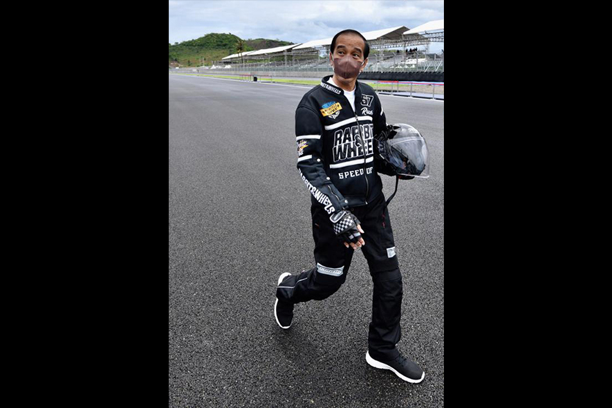 Presiden Jokowi Balapan di Sirkuit Mandalika