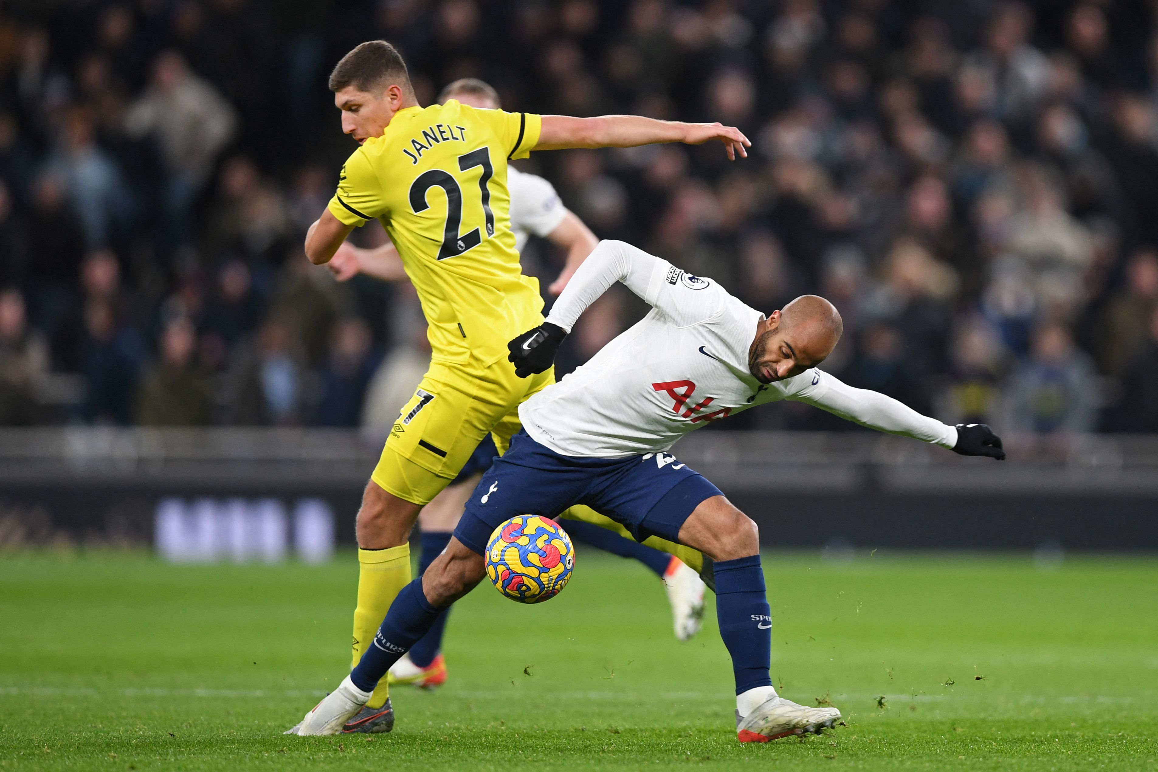 The Lilywhites Menang Atas Brentford 