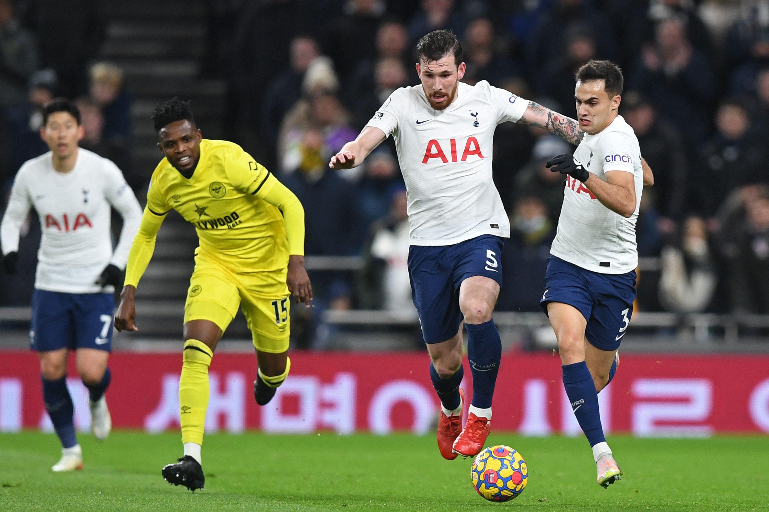 The Lilywhites Menang Atas Brentford 