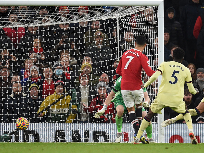 Setan Merah Tundukkan Arsenal