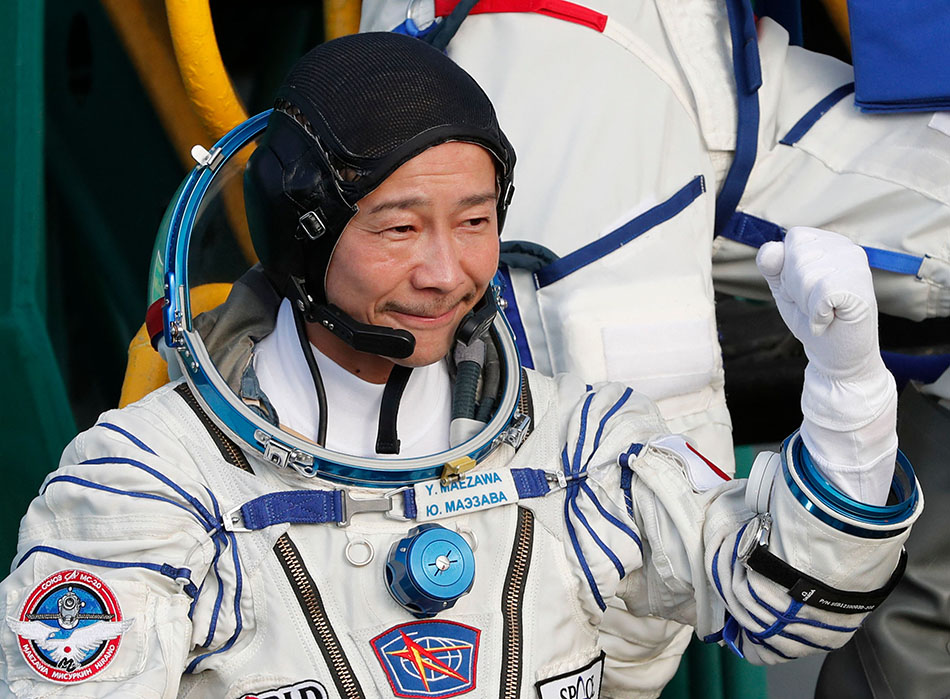 Miliarder Jepang Wisata ke Luar Angkasa