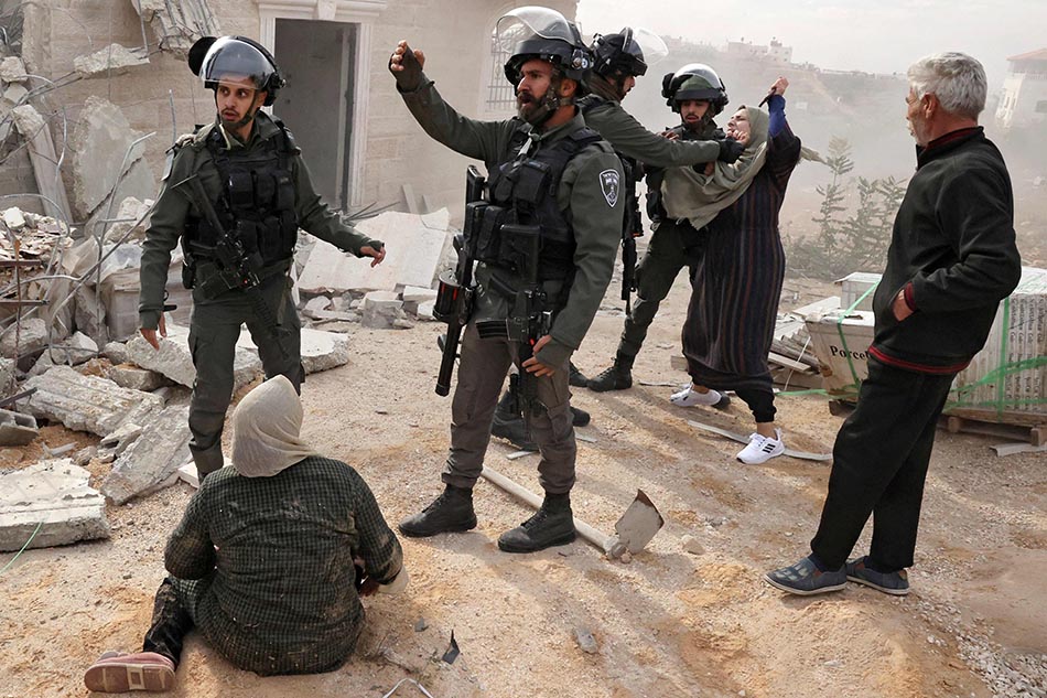 Israel Hancurkan Rumah Warga Palestina di Tepi Barat