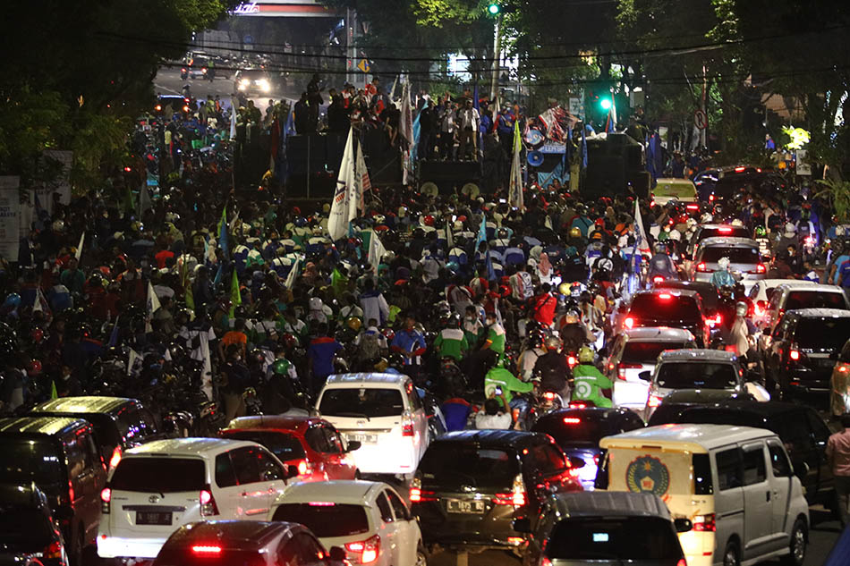 Unjuk Rasa Buruh di Surabaya