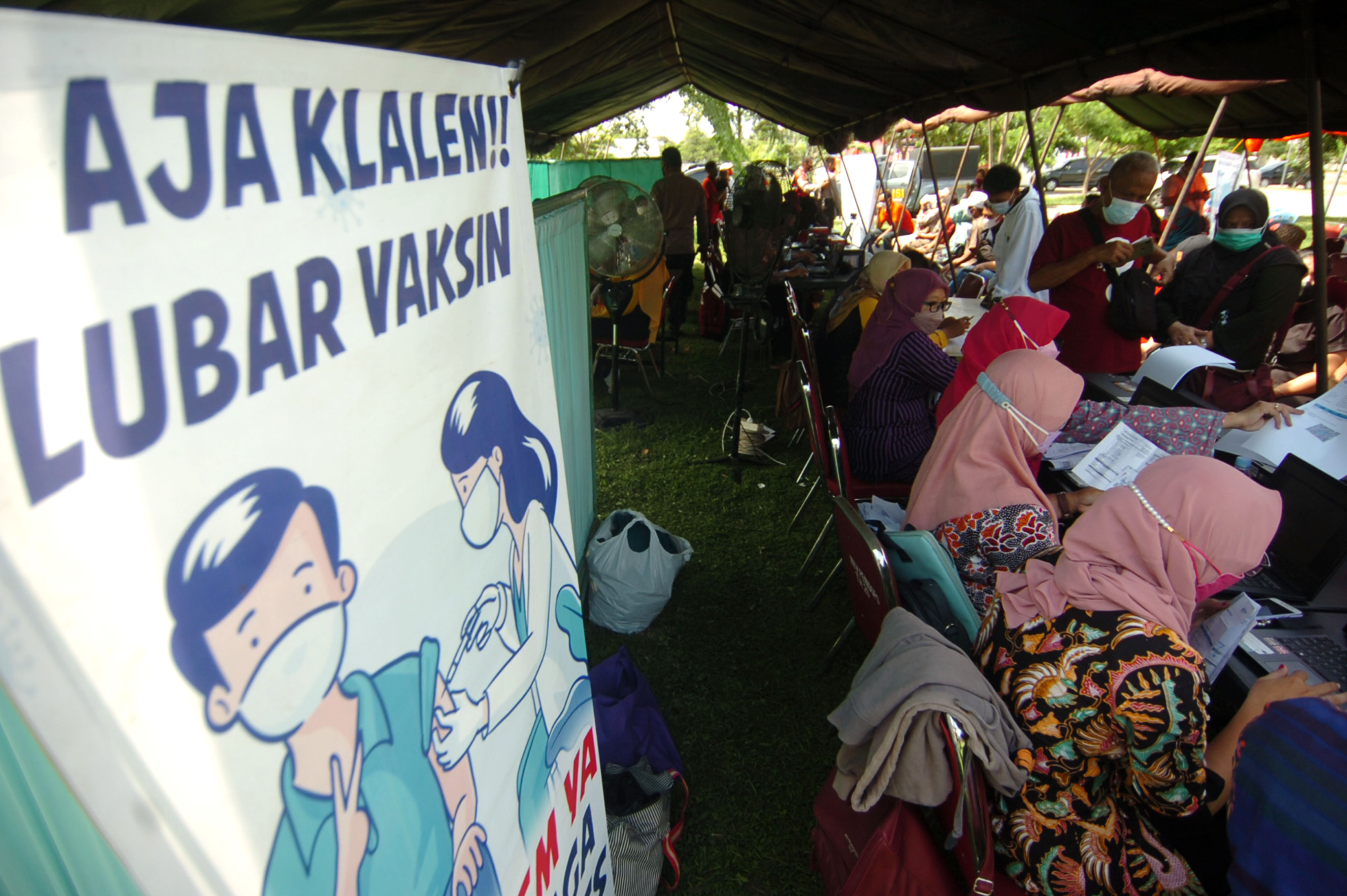 Vaksin di Rest Area Banjaratma Brebes