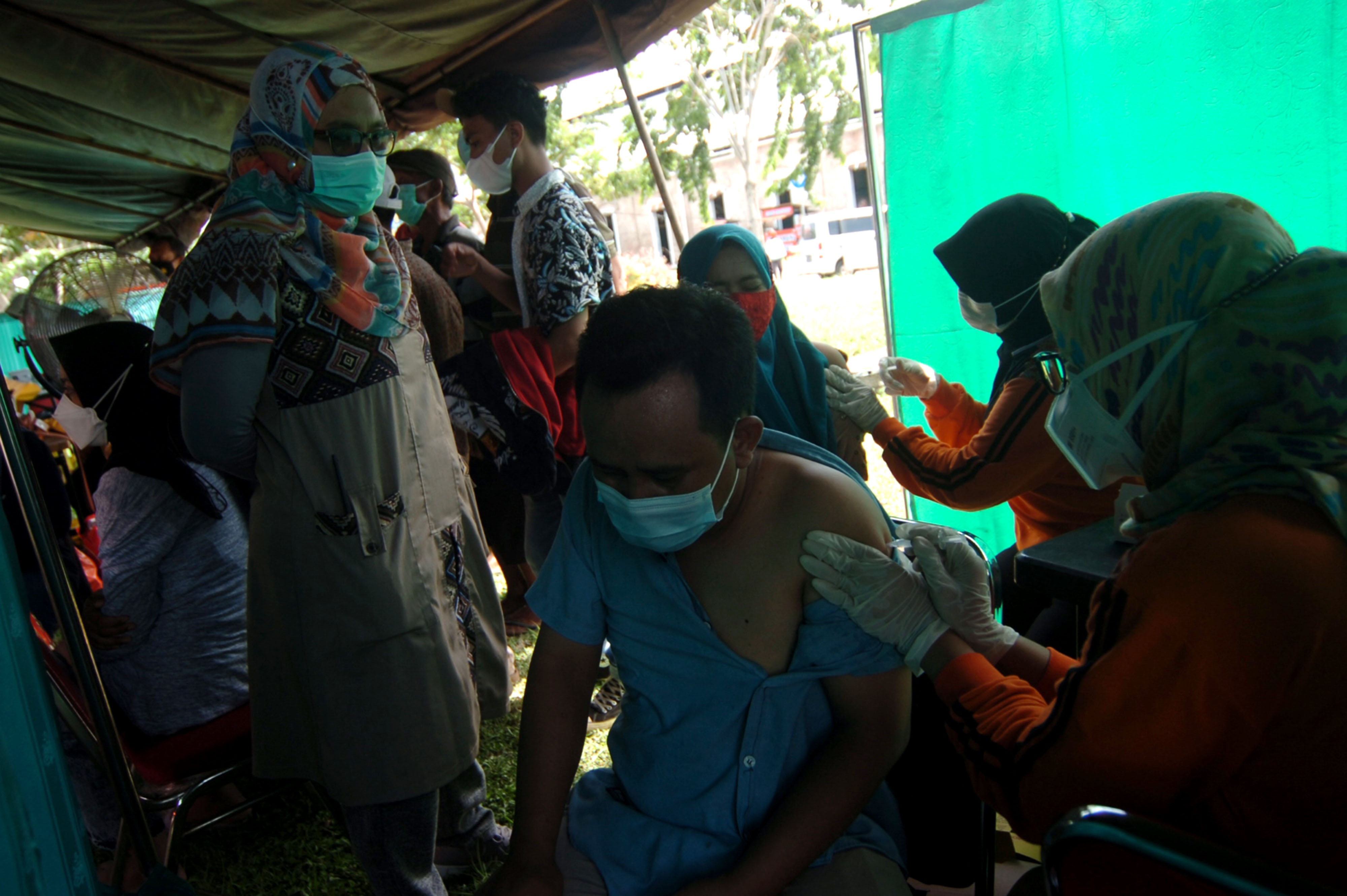 Vaksin di Rest Area Banjaratma Brebes