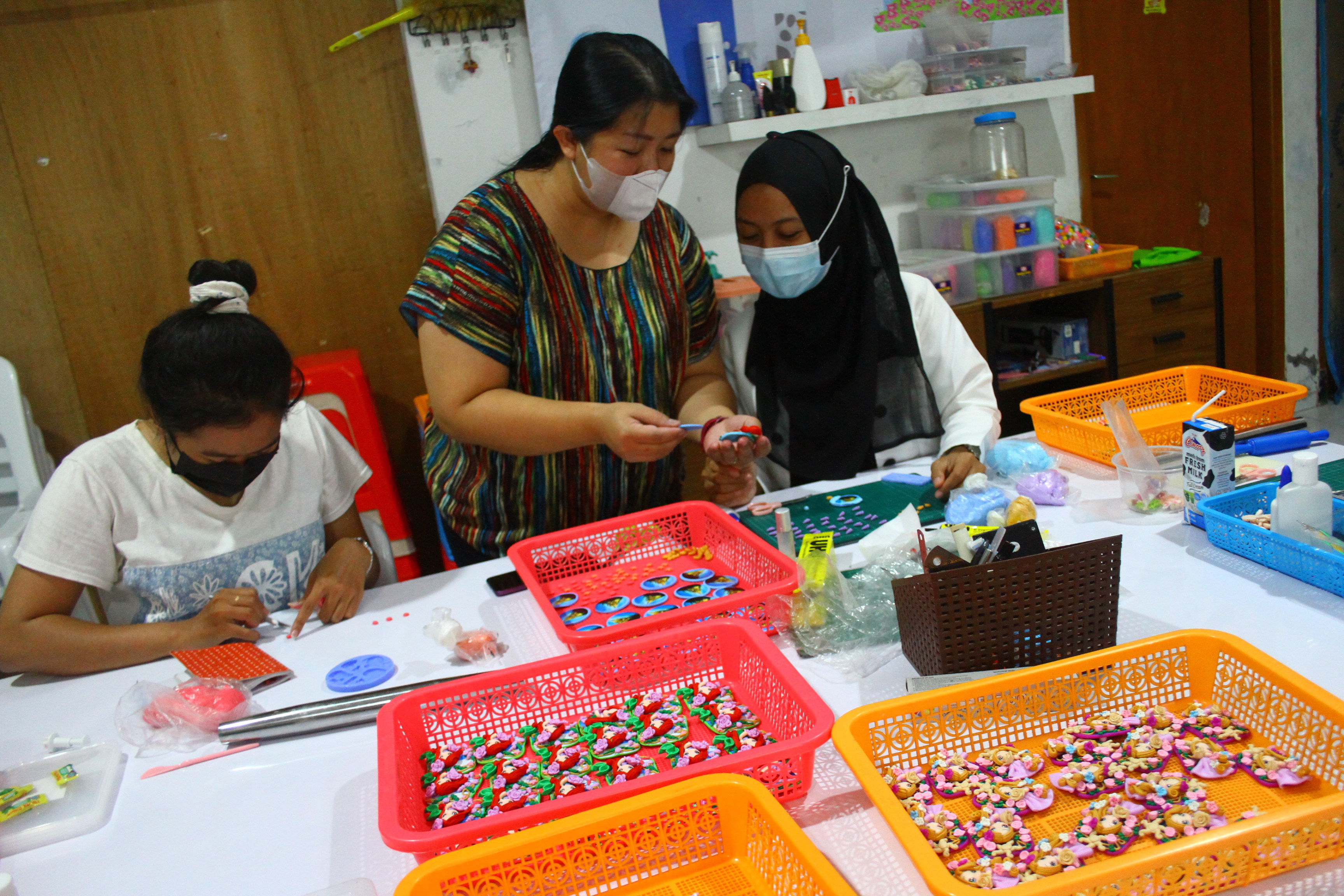 Kerajinan Aksesoris dari Olahan Tepung