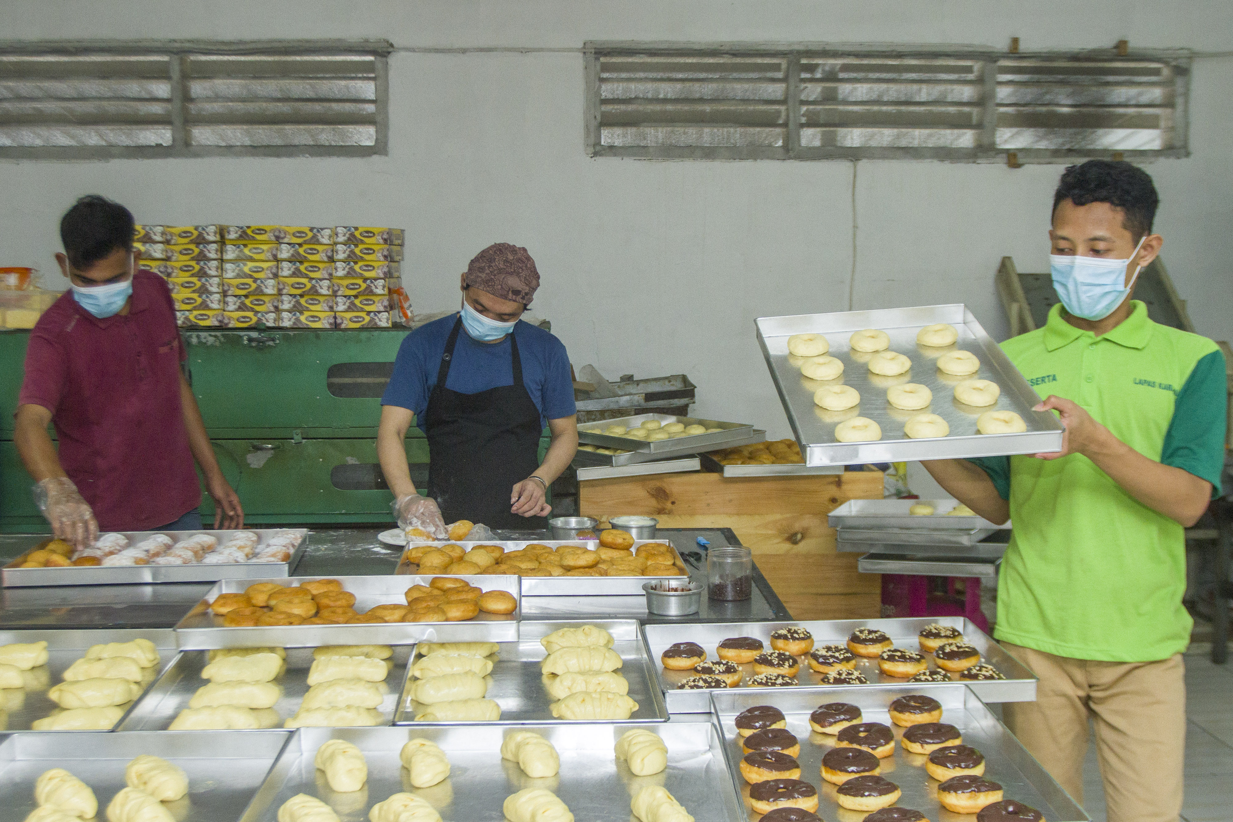 Produksi Roti di Lapas Kelas Karawang