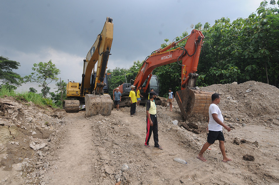 Lahan Desanya Dikeruk untuk Uruk Tol, Warga Klaten Blokir Jalan