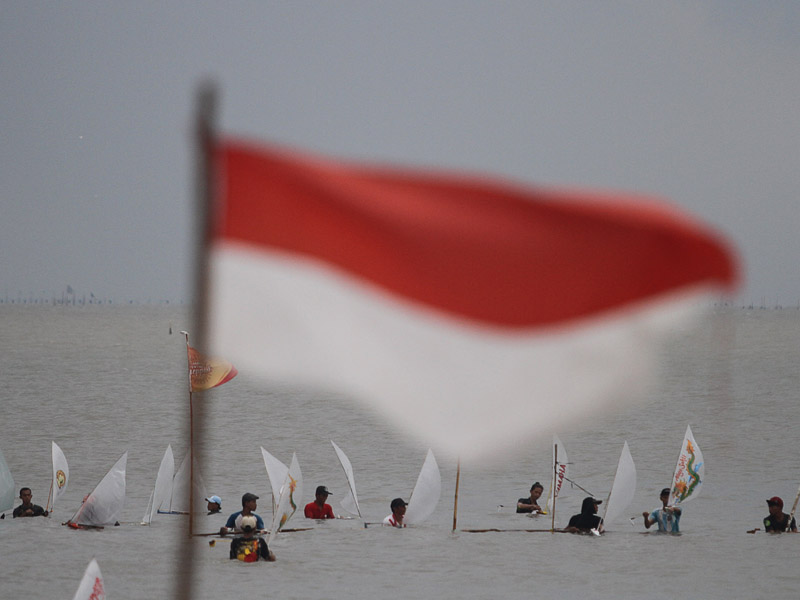 Lomba Balap Perahu Layar Mini