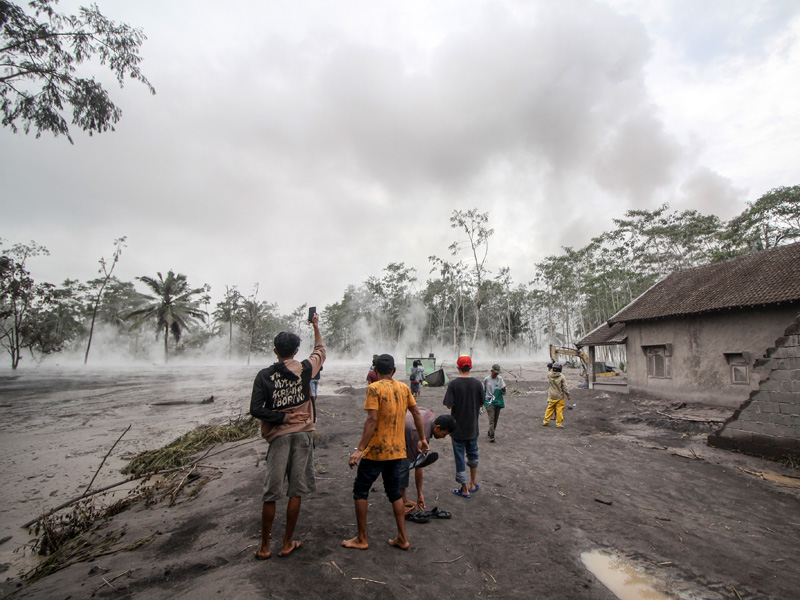 Larangan Mendekati Gunung Semeru