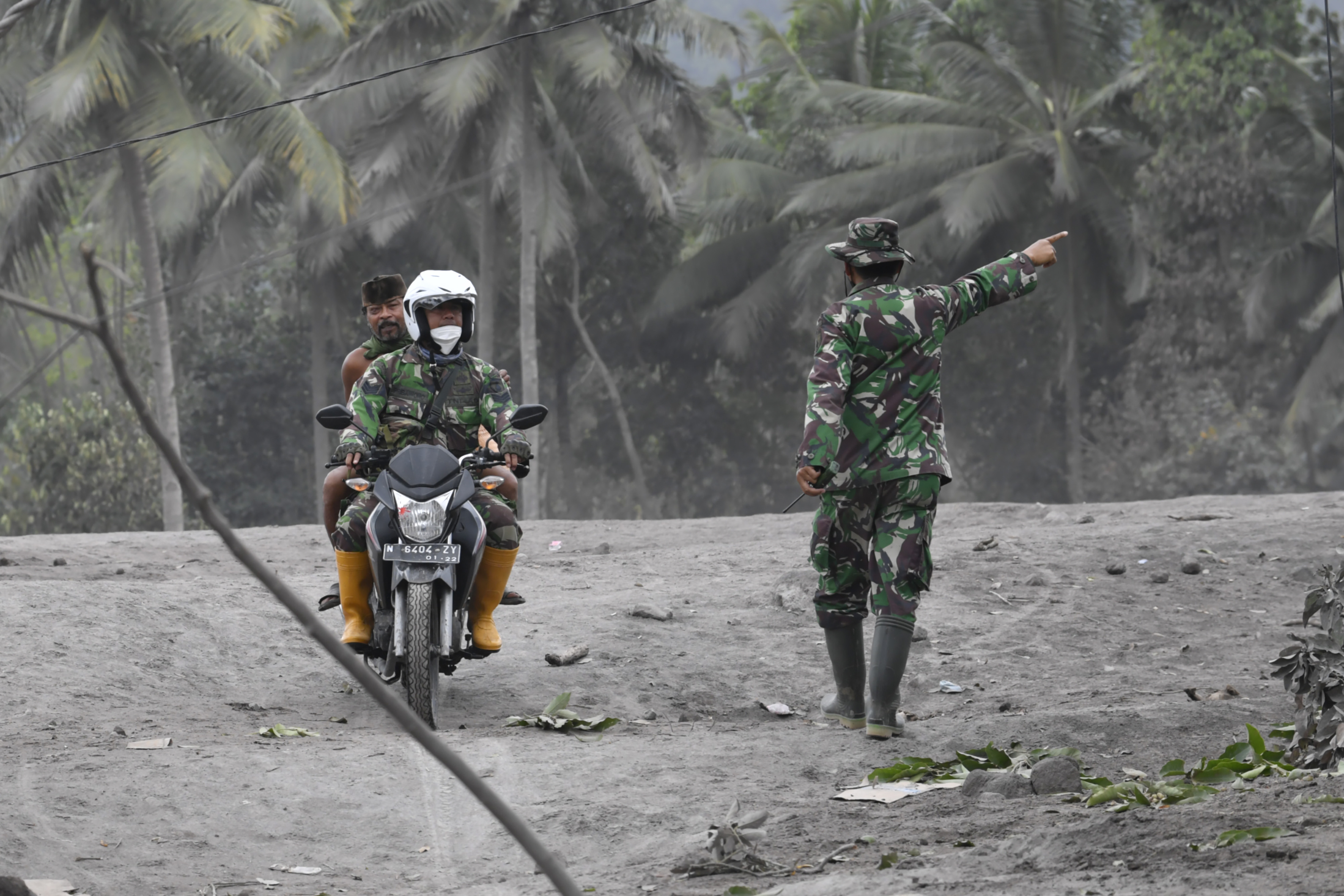 Pencarian Korban Guguran Awan Panas Gunung Semeru