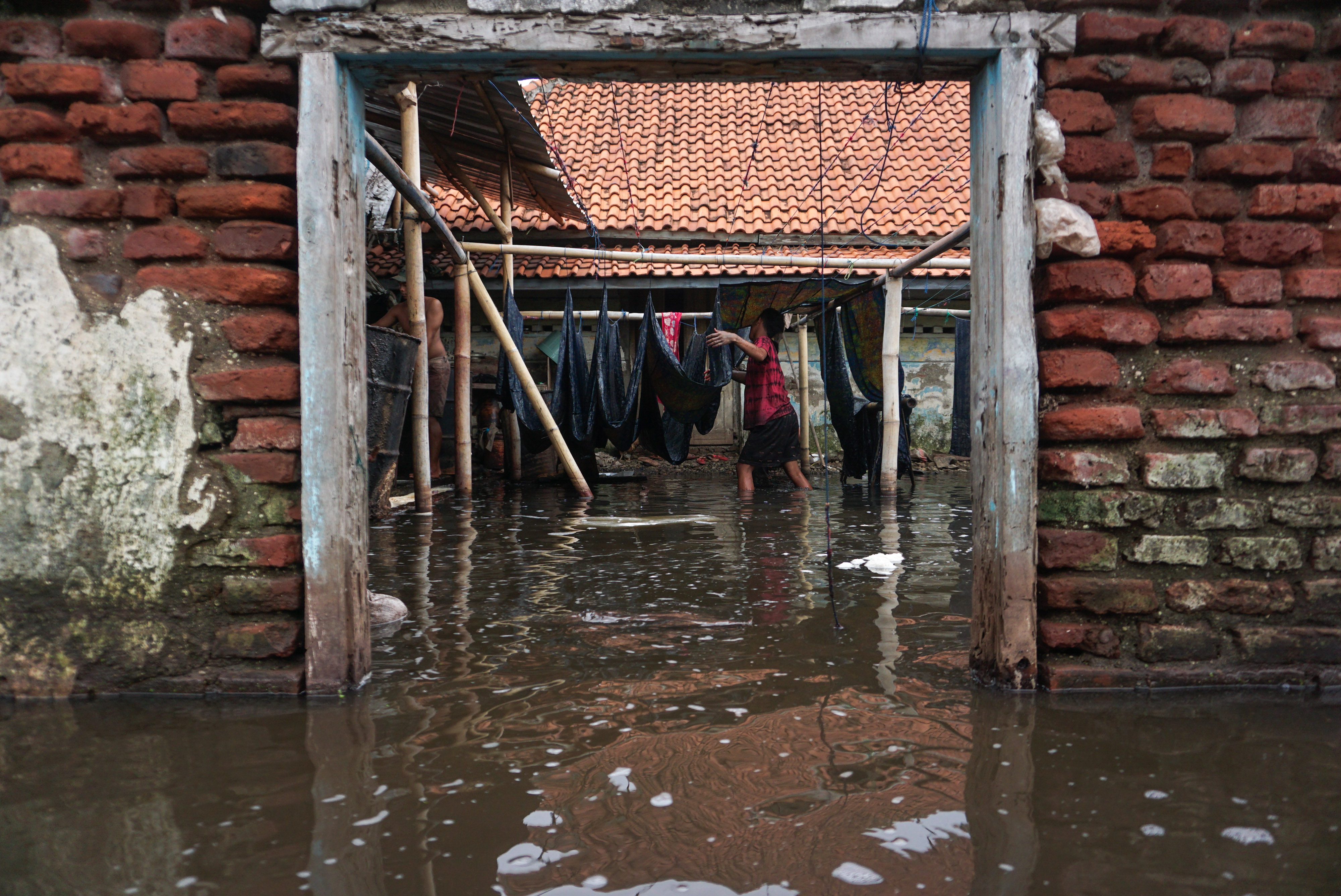 Produksi Batik di Tengah Banjir Rob
