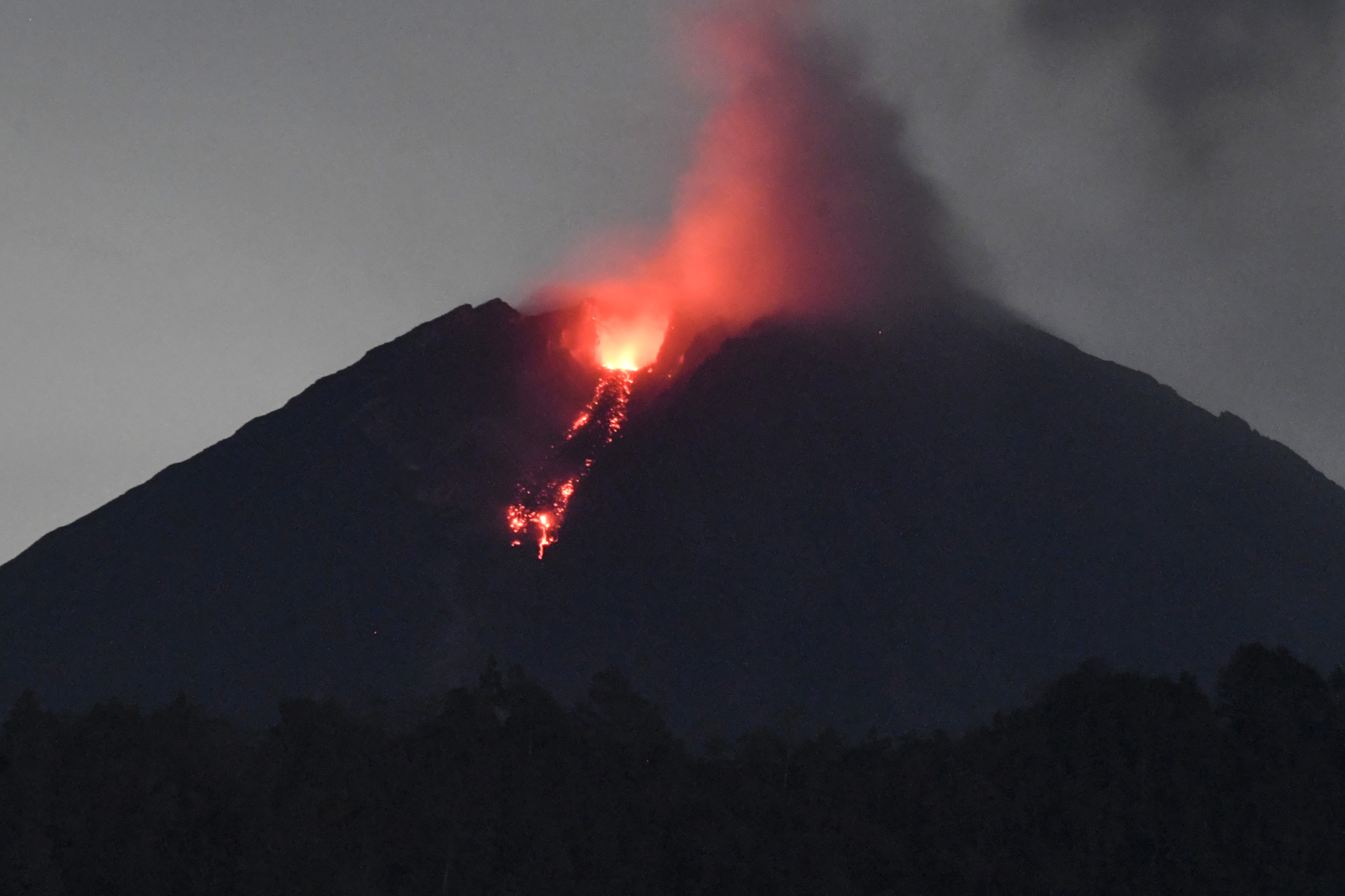 Lava Pijar Gunung Semeru