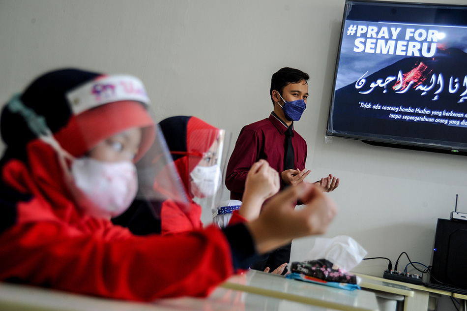 Doa Bersama Bagi Korban Erupsi Gunung Semeru