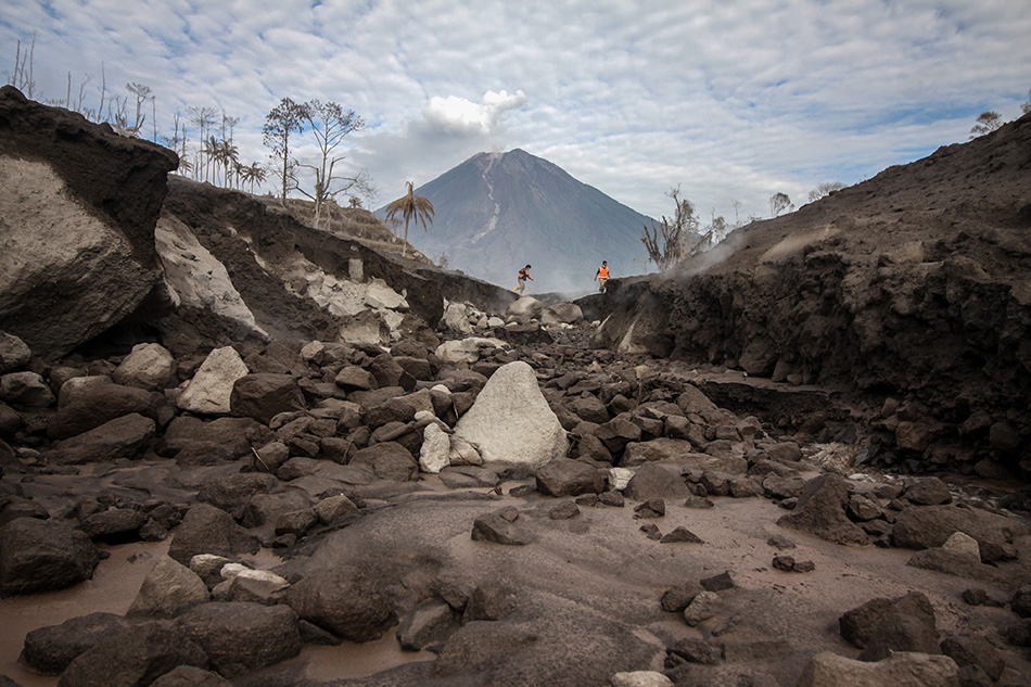Pencarian korban Letusan Gunung Semeru