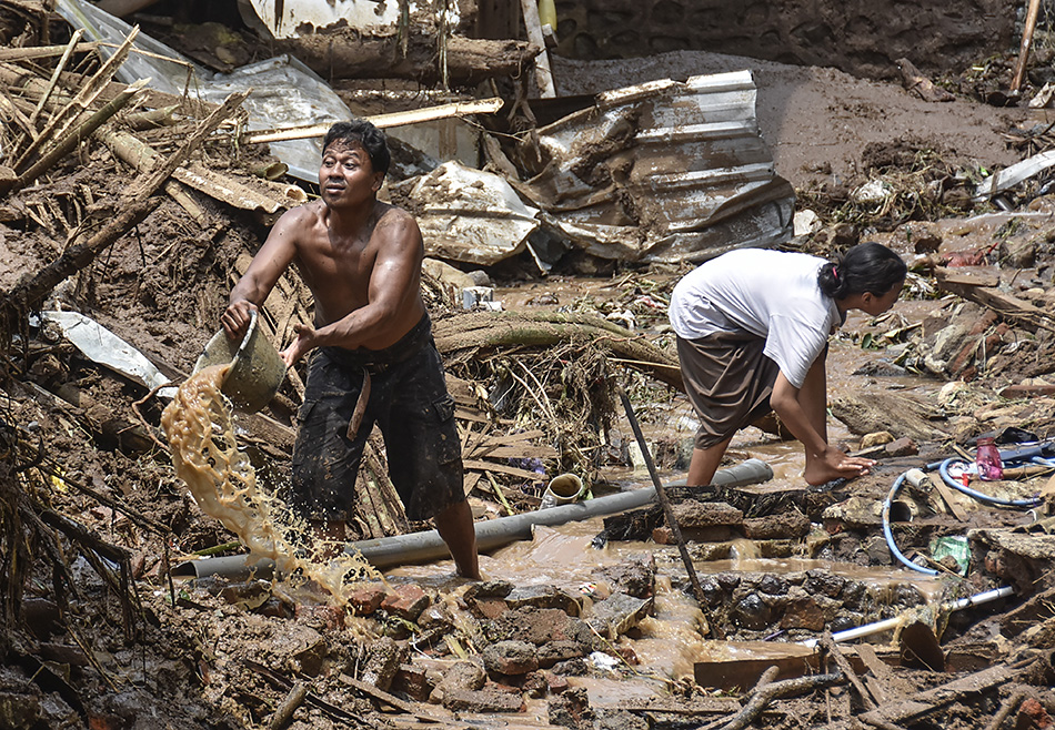  Longsor Disertai Banjir Bandang di Lombok