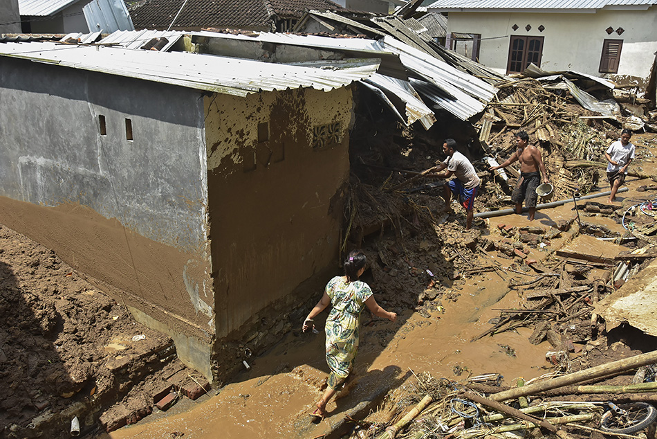  Longsor Disertai Banjir Bandang di Lombok